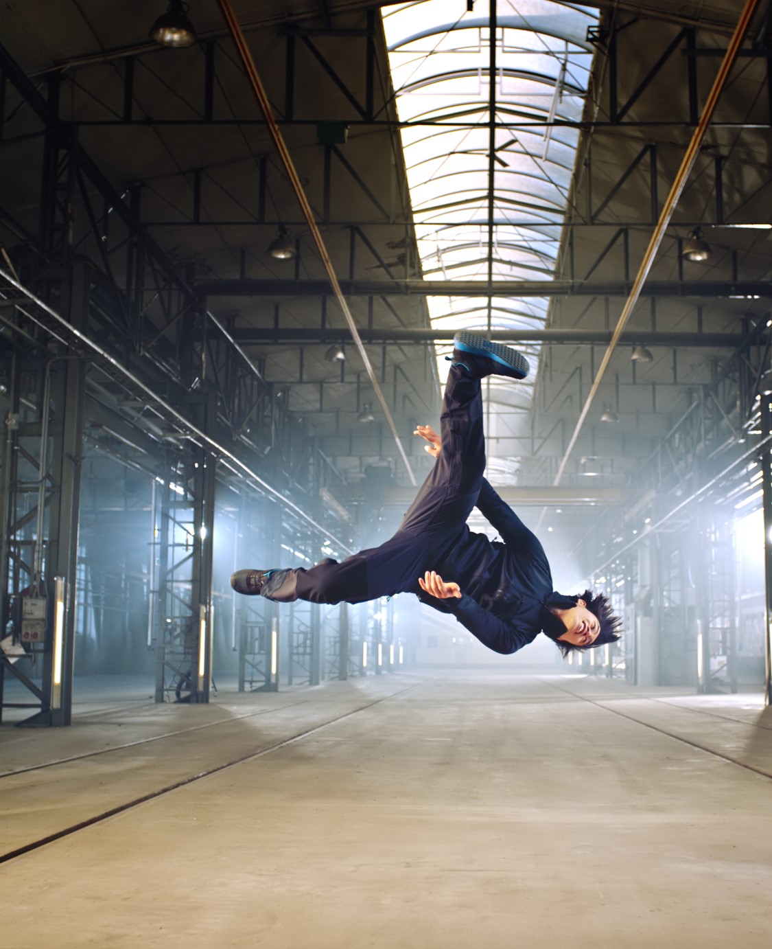 Eine Person macht einen Flic Flac